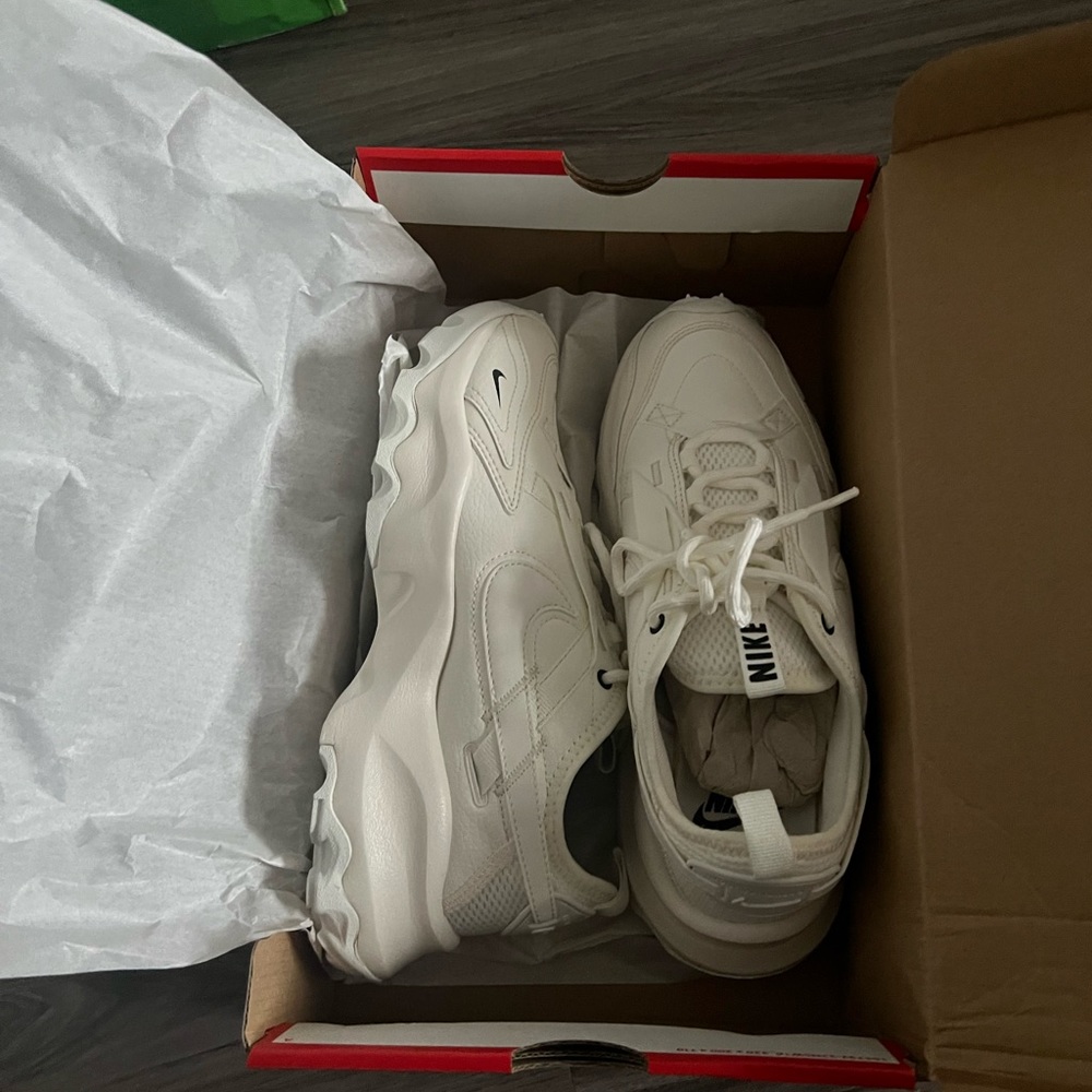 NIKE TC 7900